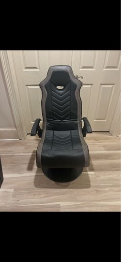 Gaming chair w Armrests