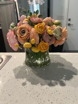 Artificial flower arrangement
