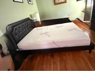 Queen bed with memory foam mattress.
