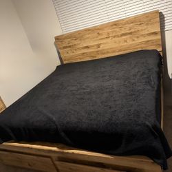 NEED GONE !! King Bed Frame 