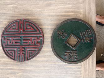2 round wooden decor pieces