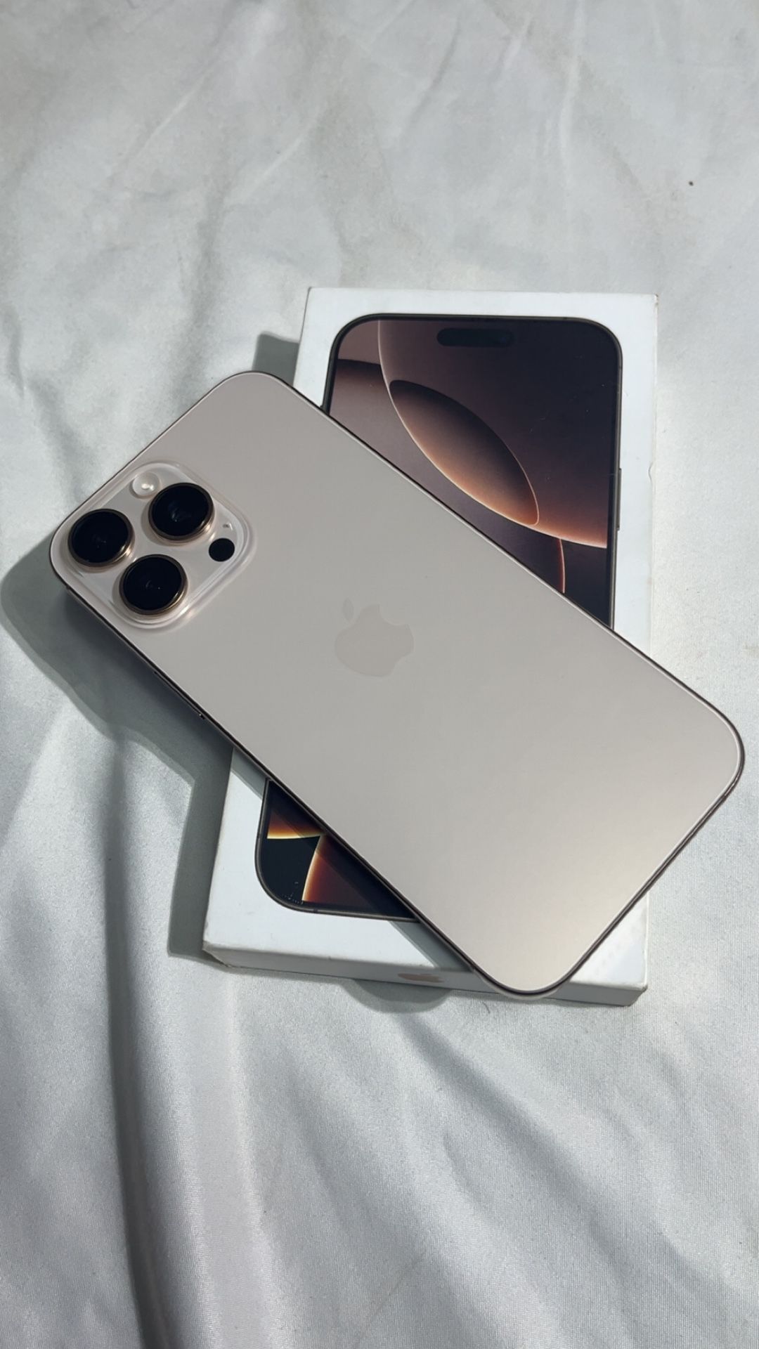 Apple iPhone 16pro Max.