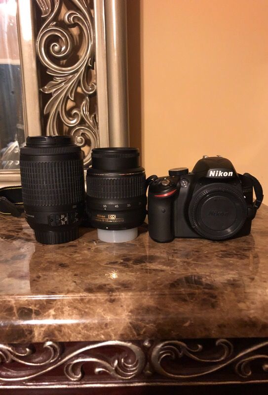 DSLR Nikon D3200 w/ 18-55 mm lens, 55-200 mm lens & camera bag