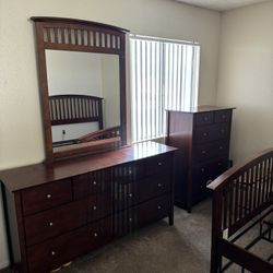 4 Pc Wooden Bedroom Set