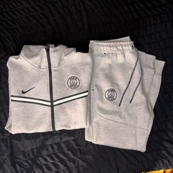 Nike Tech Fleece Set — Gray (Reflective Details, Size Large)