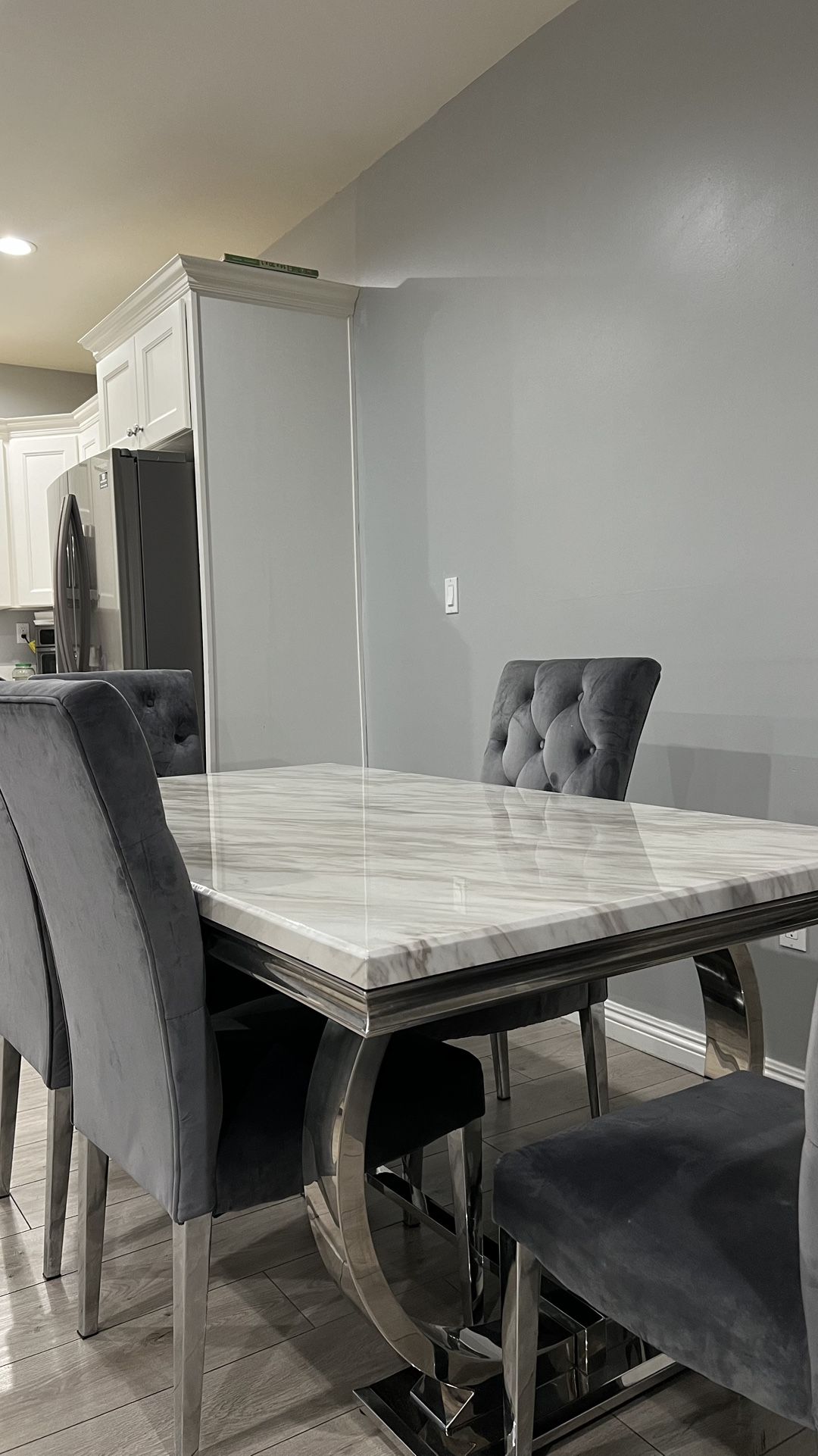 BIG MARBLE DINING TABLE WITH 5 CHAIRS