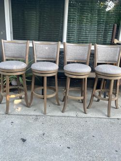 4 bar Stools
