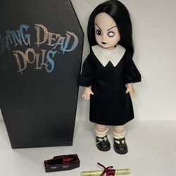 Living Dead Dolls Sadie Gothic Doll NIB coffin Accessories XN69