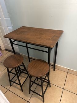 Table & Chairs