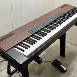 Yamaha P-120 Digital Piano