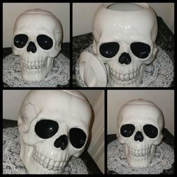 VINTAGE CERAMIC GOTHIC SKELETON SKULL COOKIE JAR CONTAINER LID STORAGE COLLECTABLE
