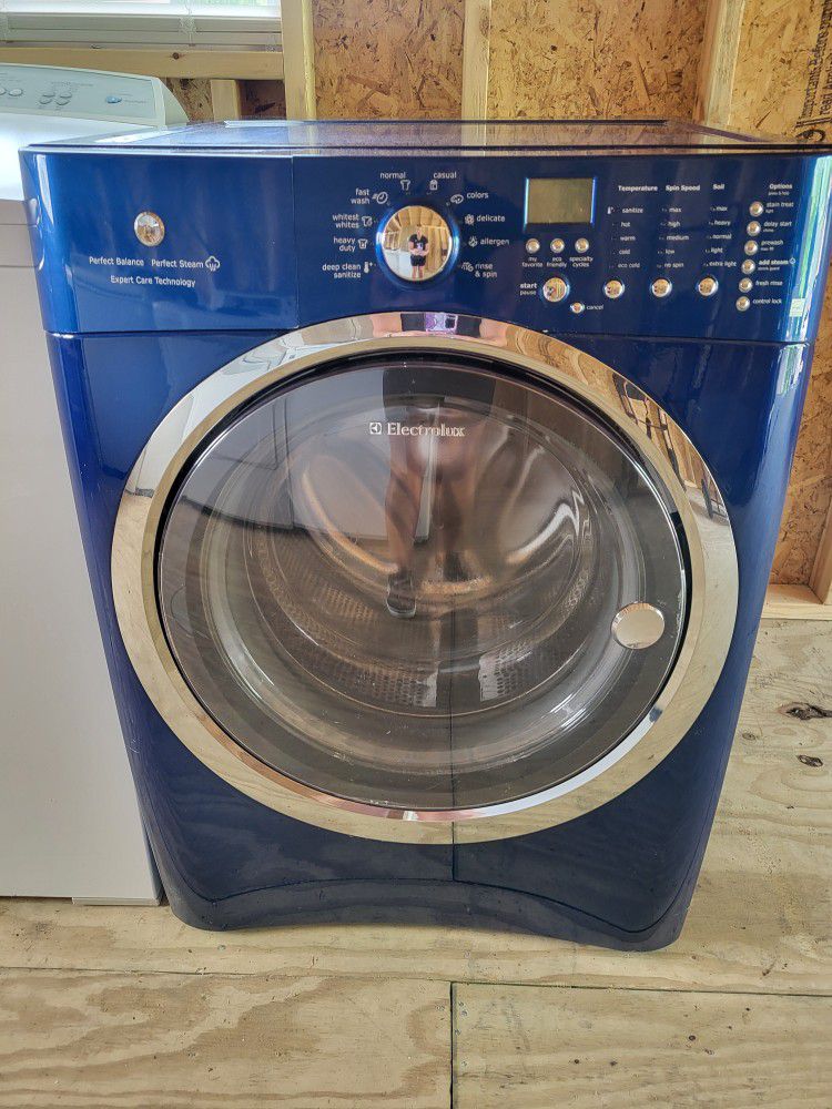 Electrolux IQ-Touch Washer With Steam 
