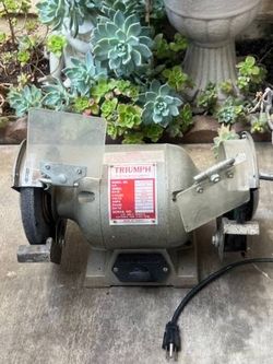 └➤➤➤Vintage Triumph Bench Grinder Model: 4345A