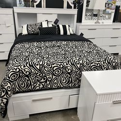 Six piece king or queen Bedroom Set