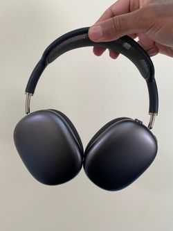 AirPods Max - Space Gray (Great Condition). MUST PICK UP.