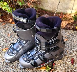 Nordica Woman's Ski Boots Size 10/10.5