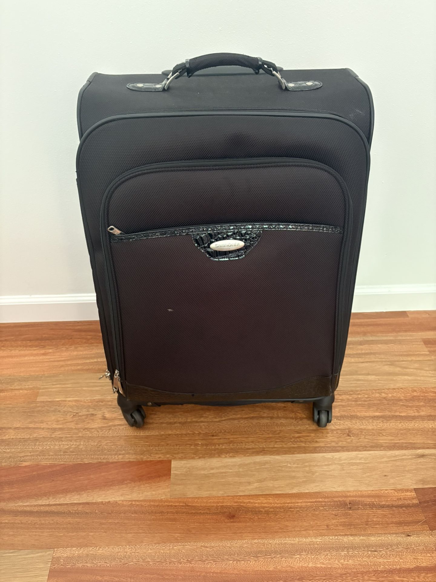 Black Samsonite Luggage on 4 swivel casters