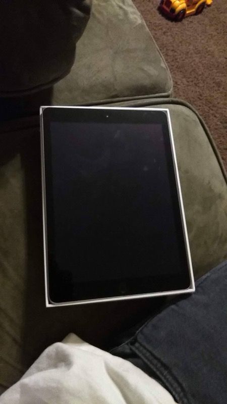 iPad 5th Gen 32GB Wi-Fi A1182 BRAND NEW WITH BOX + case + screen protector