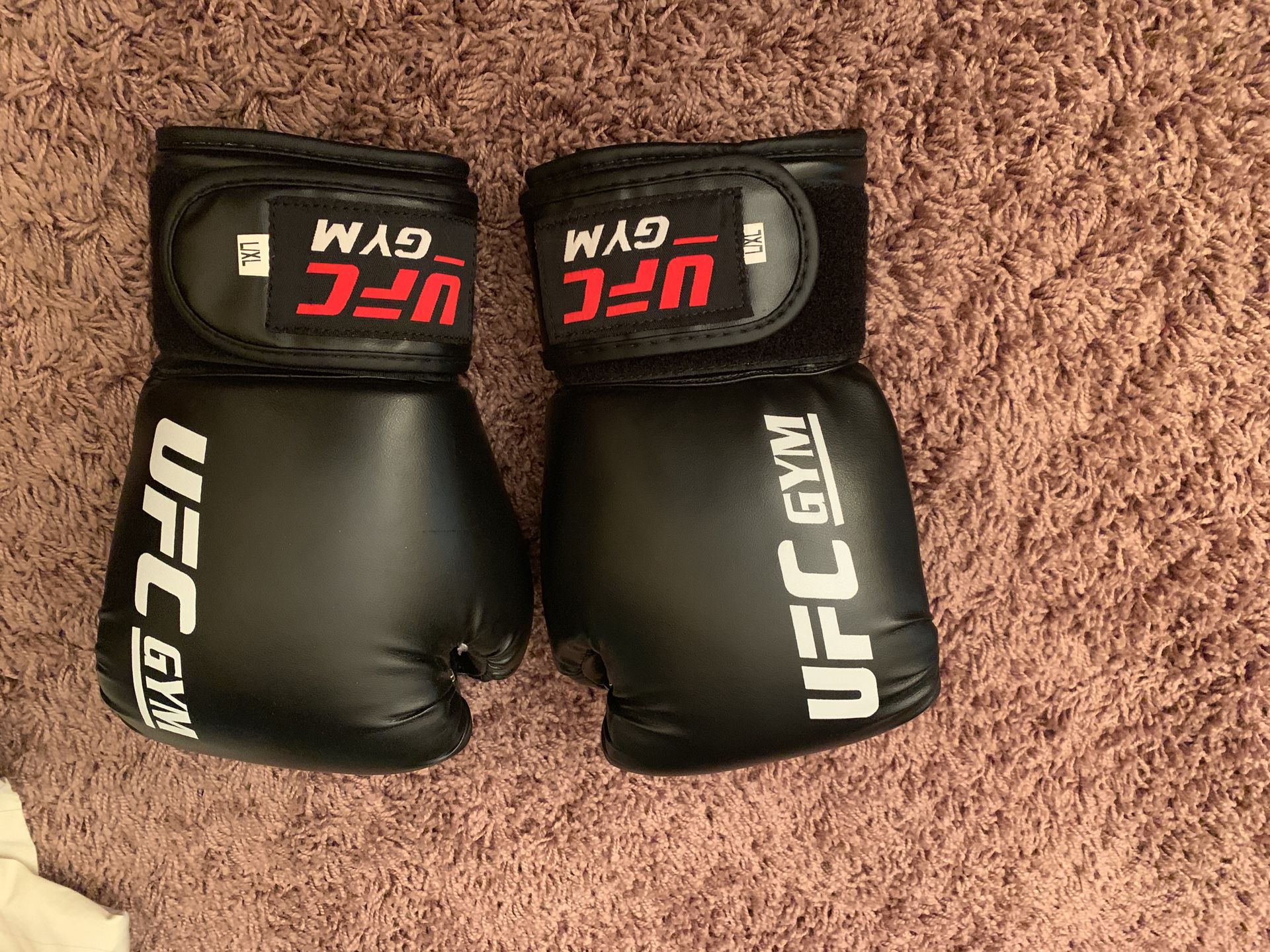 Large youth Ufc boxing gloves. Never been used.