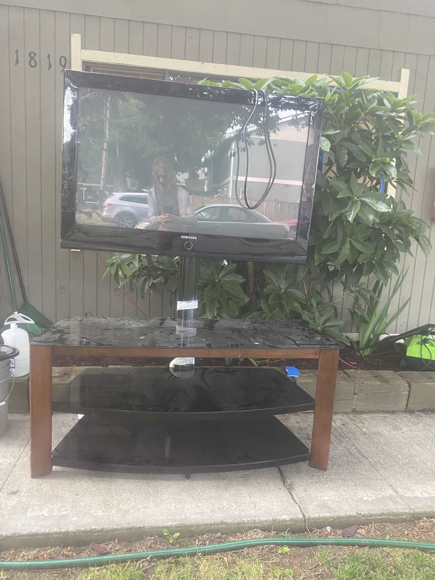 Tv + Tv Stand