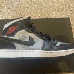 Air Jordan 1 Mid Shadow 