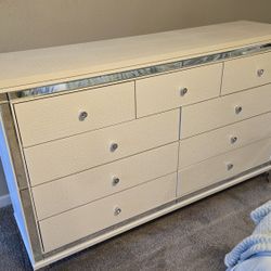 Dresser And Nightstands