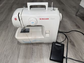 Singer Sewing Machine for Sale