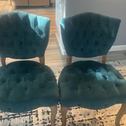 4 Chairs 