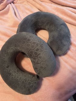 2 Neck Pillows 