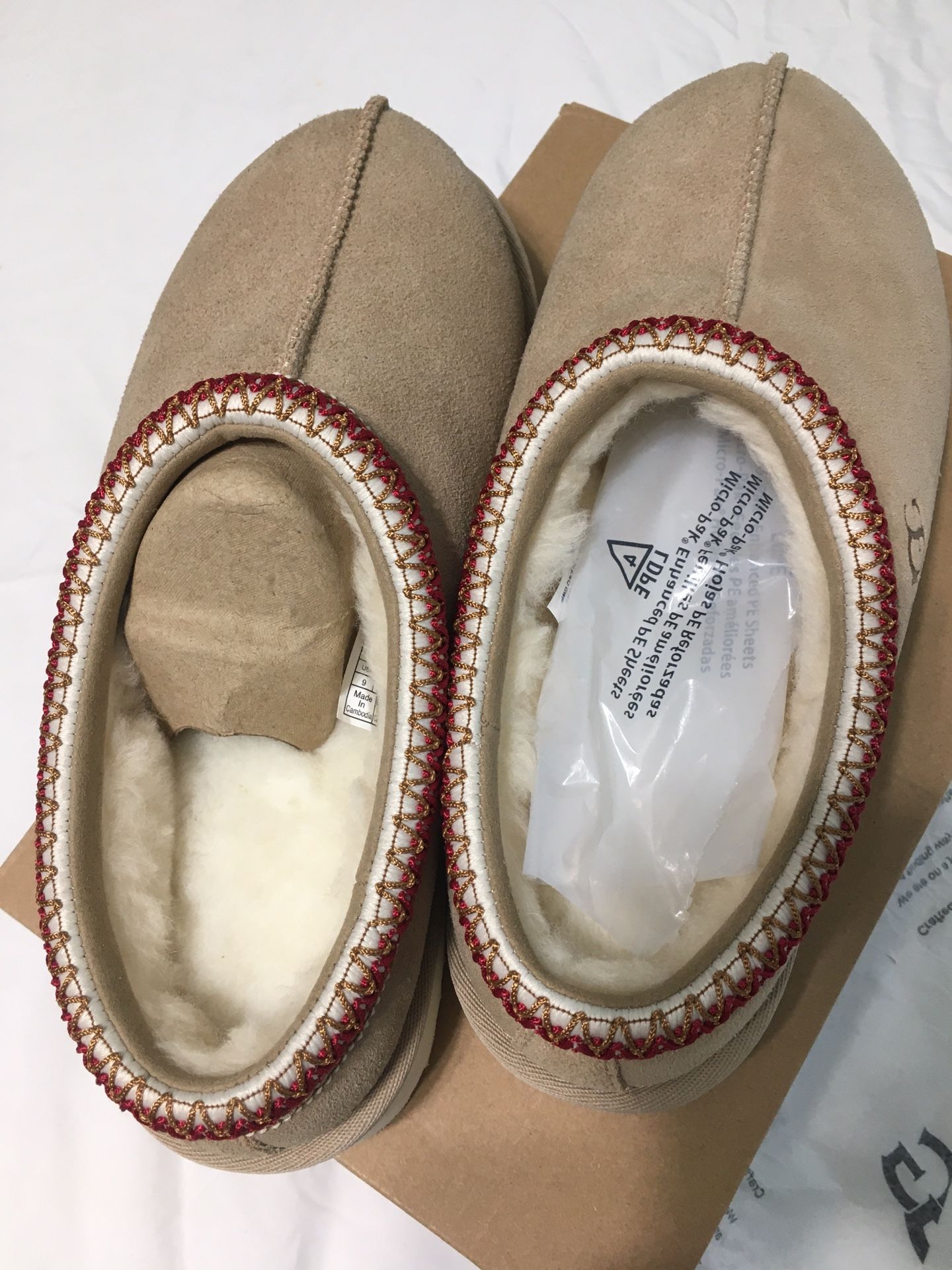 UGG Tasman slipper, size 9 Sand dark cherry womens Trendy comfy daily footwear