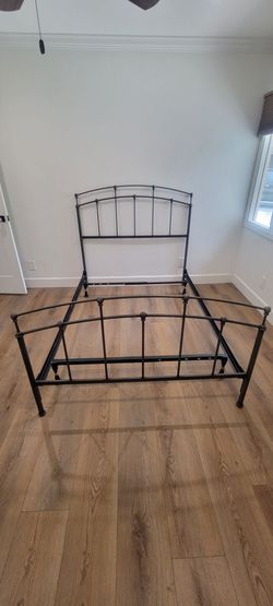 Wrought Iron in dark bronze bed frame