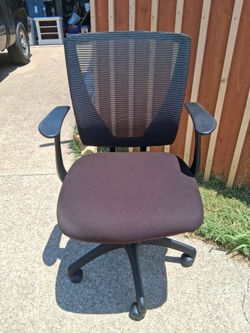 Ergonomic Mesh Back Task Chair/Silla de Trabajo Ergonómica con Respaldo de Malla
