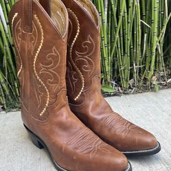 Classic Justin Leather Golden Stitching Cowboy Boots.. Sz 8.5C Women's..Located west roseville..