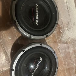 2 Subs Pioneer Champion pro Original Ones And A boss audio Stereo 