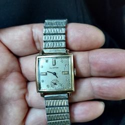 Vintage 1950's 10KGF CLINTON SQUARE 27mm MEN'S WATCH