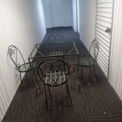 Vintage Rod Iron Table And 4 Maching Chairs No Table Top Or Cousions As Is 