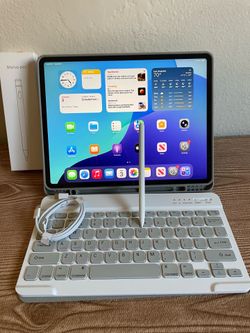 iPad Pro 12.9” (M1 chip / 2021) 5th Generation 128GB with  keyboard case and pen & Accessories