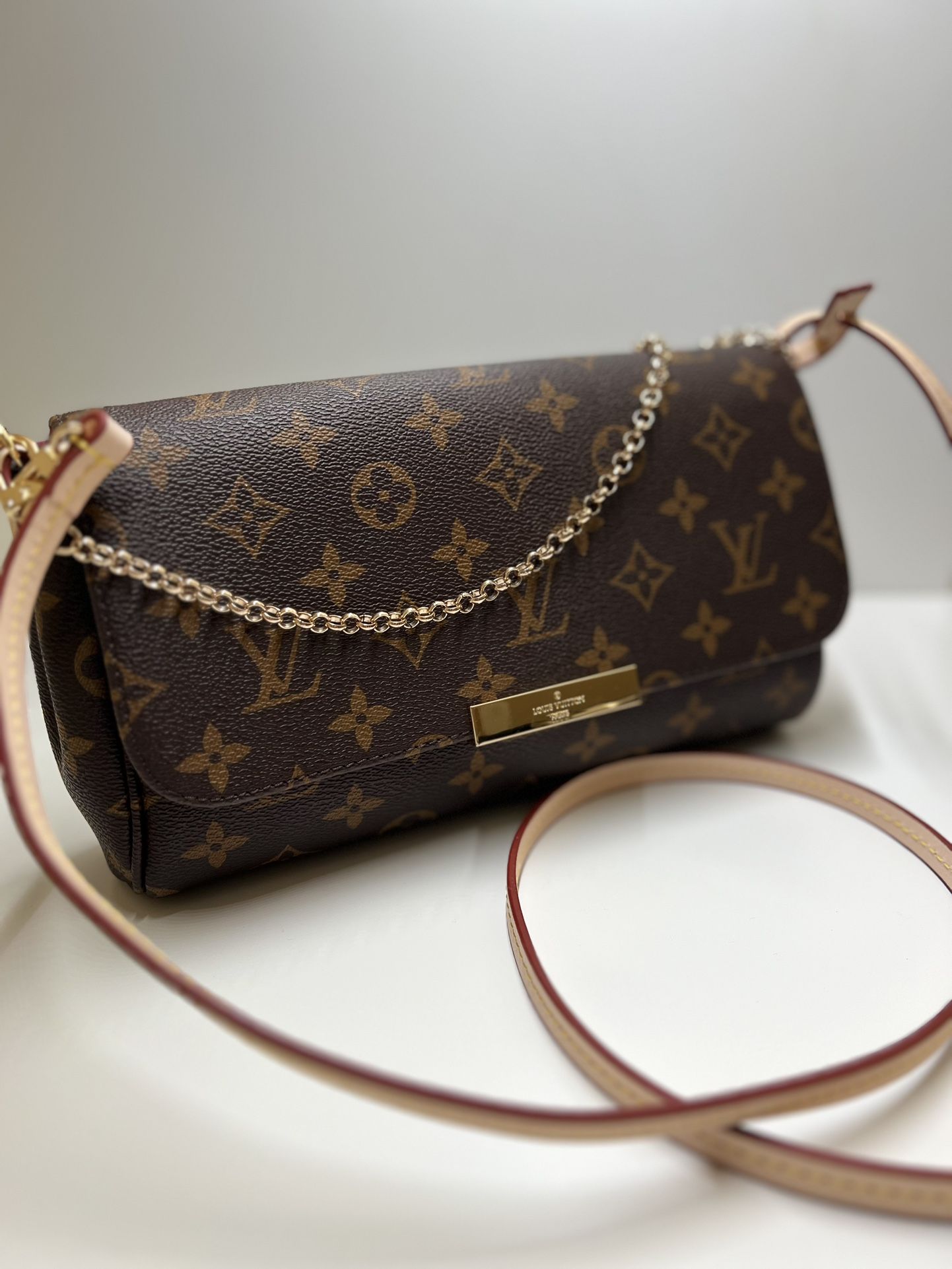 LV Pochette Accessoires