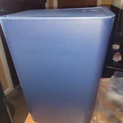 🆕️BATHROOM,  DESK, SMALL AREA TRASH CAN.  PUSH TO TO OPEN OR SHUT