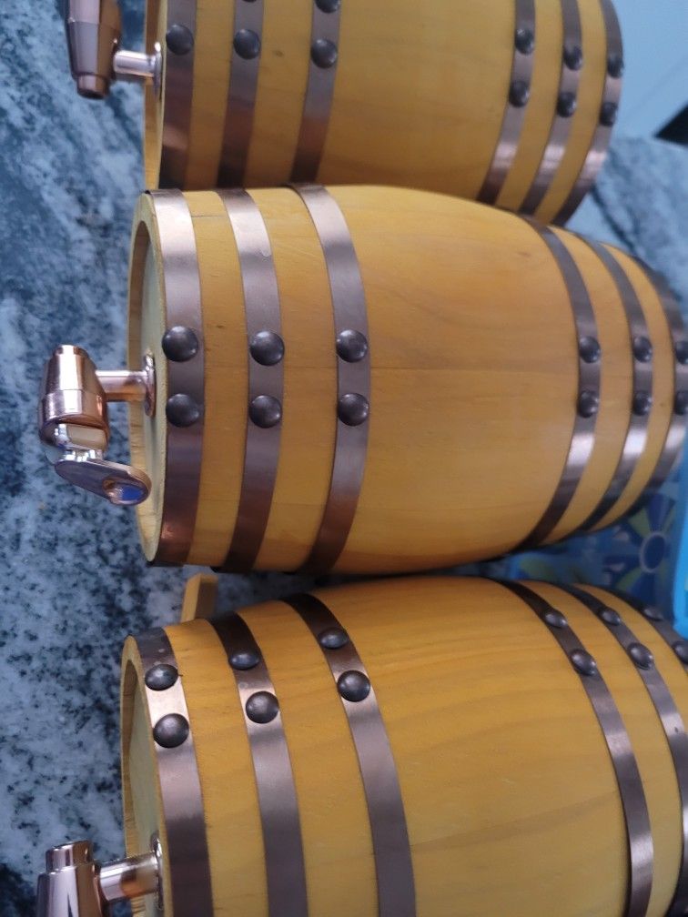 3 Wood Liguor Barrels Used. Excellent Quality And Condition 1 Liter Whiskey Tequila Drink Holder Liquor