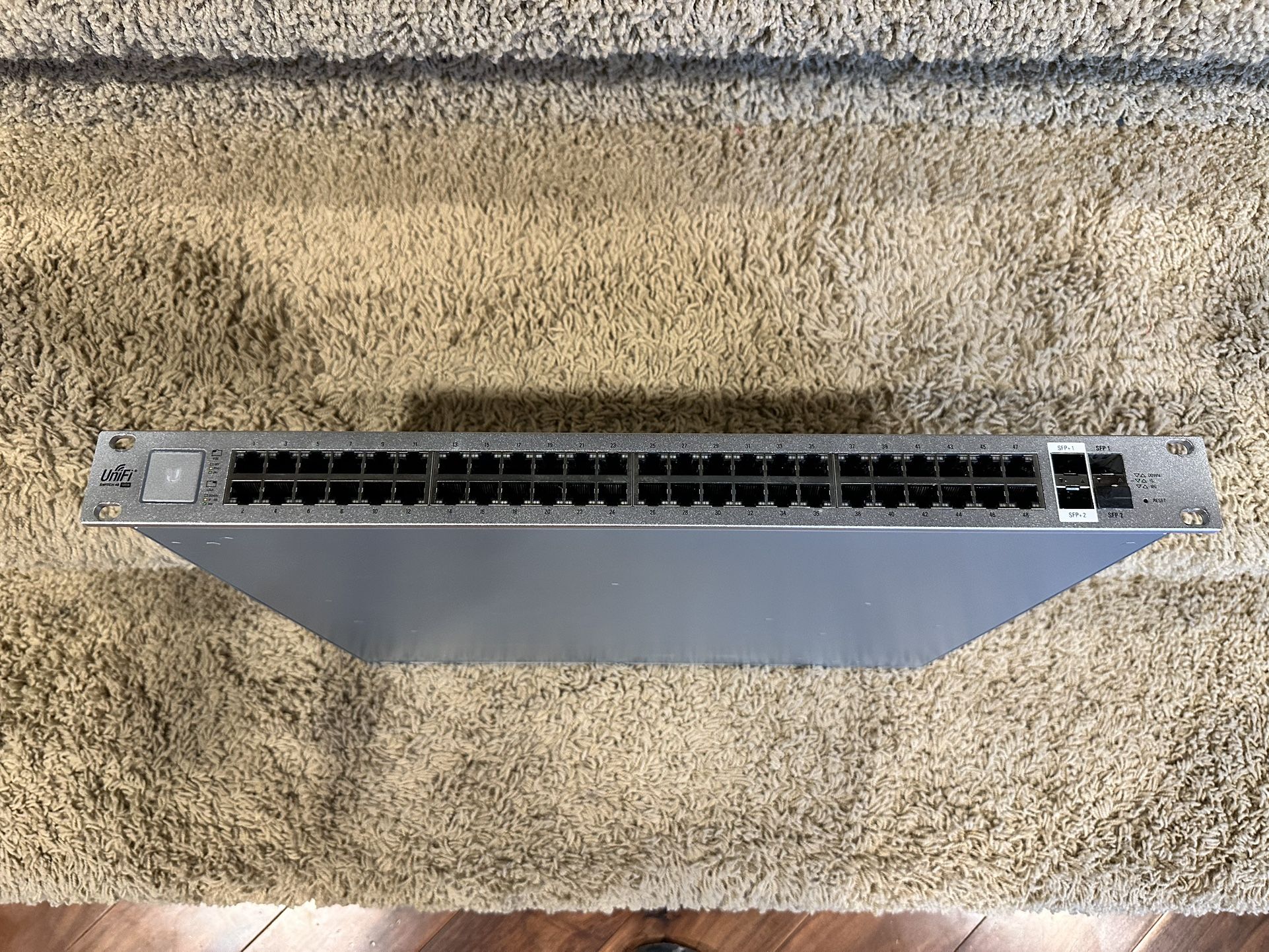 Unifi 48 port GbE PoE switch with SFP