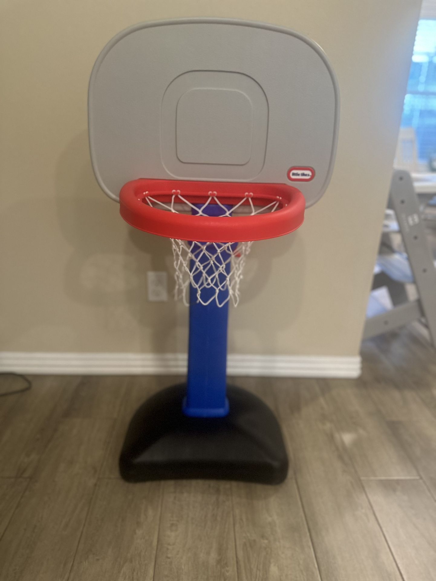 Little Tikes Adjustable Basketball Hoop