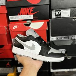 DS Jordan 1 Low Grey Toe size 5Y 