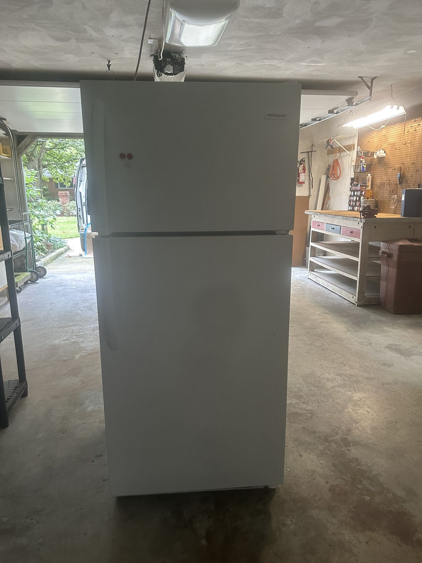 Refrigerator 