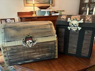 Pirate Party 2 Treasure Chests plus Other Decorations