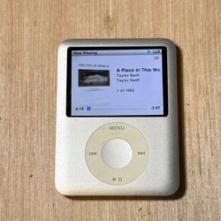 iPod Nano 3rd Gen 8GB Silver Model: A1236 Tested Good w/1062 Songs Read Info Blw  