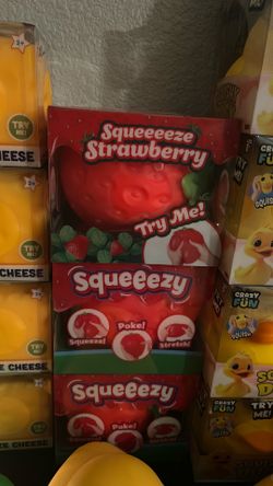 Squeeeeze Strawberry squishy