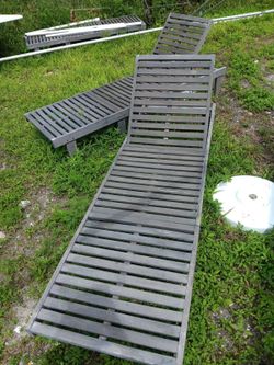 Lounge chairs 25 each