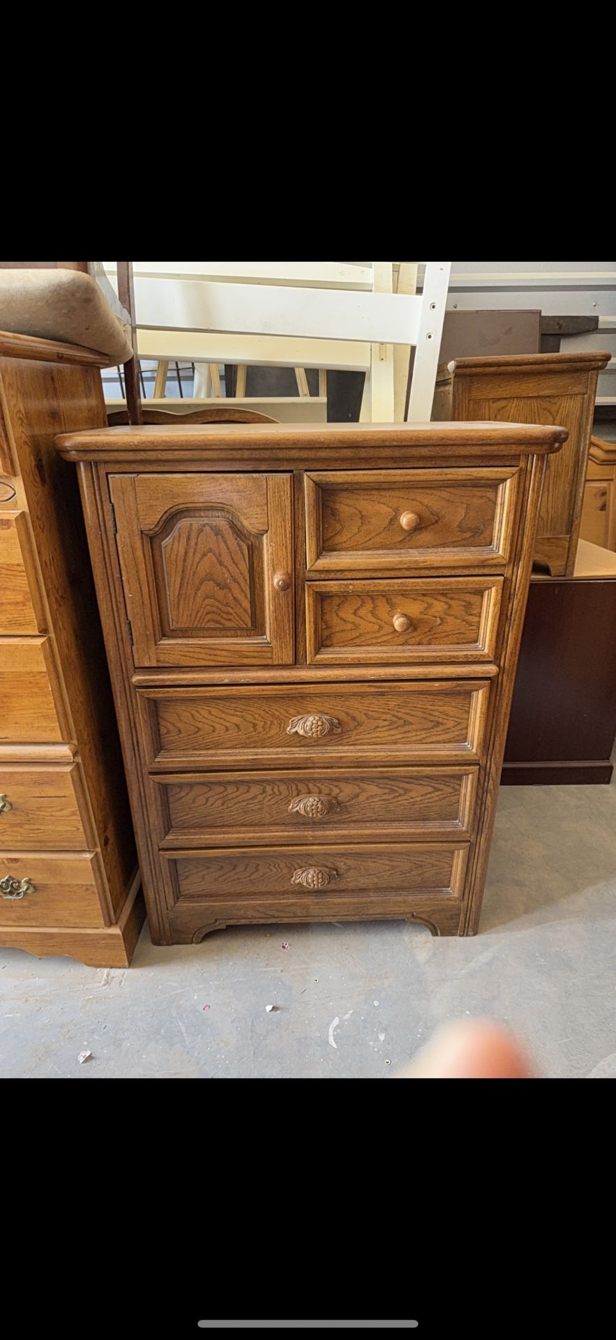 🎁BEAUTIFUL VINTAGE SOLID WOOD  ARMOIRE 🎁