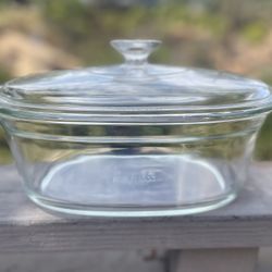Pyrex 3-quart clear glass oval casserole dish with lid